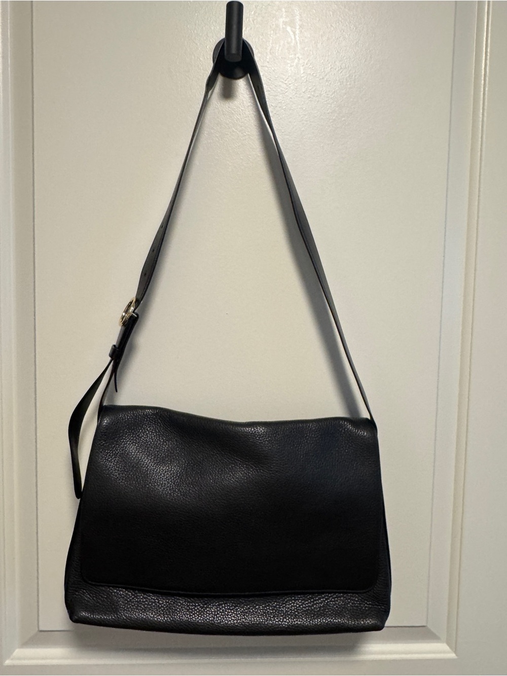 Cuyana Black Pebbled Leather Messenger Bag